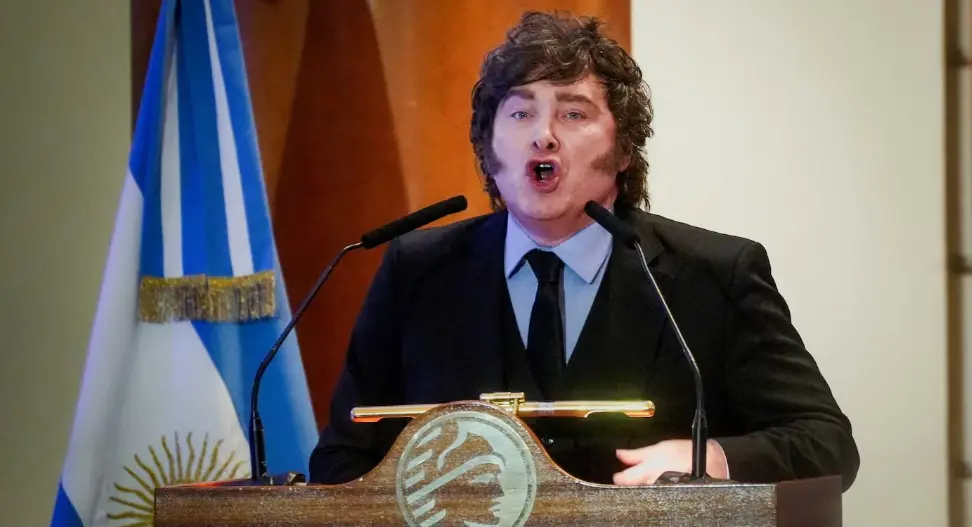 Giro legislativo: El Gobierno le baja el tono al proyecto inspirado en el “shutdown” de EE.UU. y quiere votar la reforma del Banco Central en agosto
