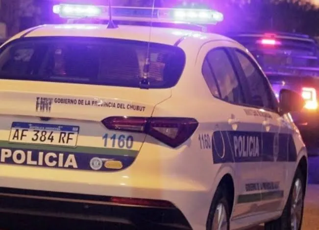 Rawson: iba en contramano en una moto y terminó detenido por llevar un revólver cargado