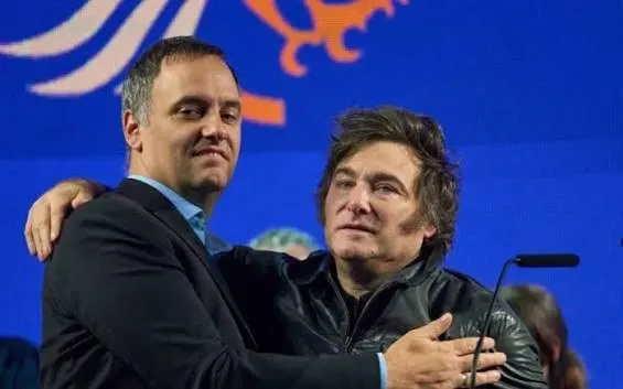 A un mes de su renuncia, Javier Milei volvió a defender a Manuel Adorni: «Creo que es inocente»