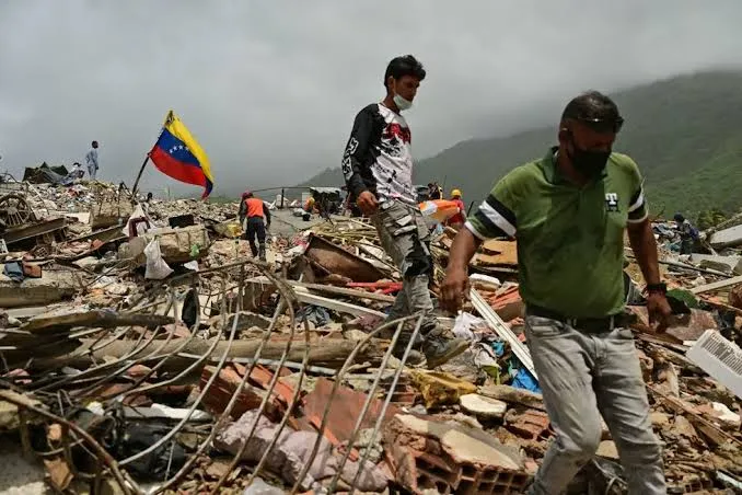 Aumentó a 4.490 la cifra de fallecidos por los devastadores sismos en Venezuela