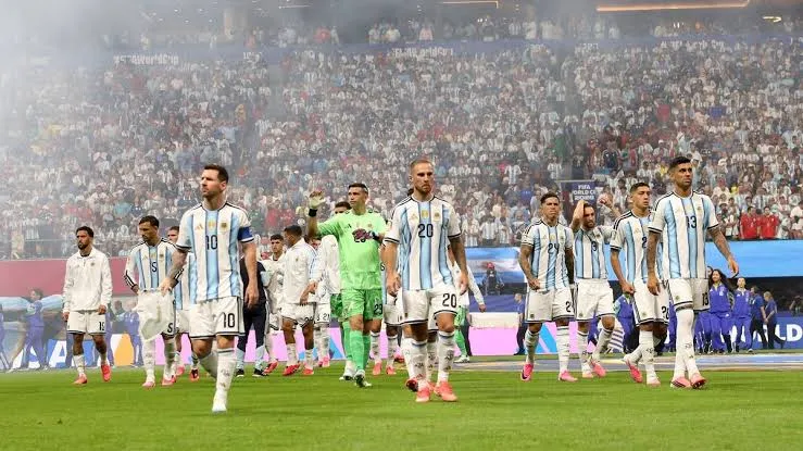 La FIFA eligió a cinco argentinos entre los candidatos al once ideal del Mundial 2026