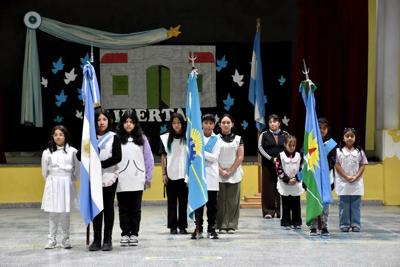 La Escuela N.º 207 del barrio INTA en Trelew conmemoró los 210 años de la Independencia Argentina