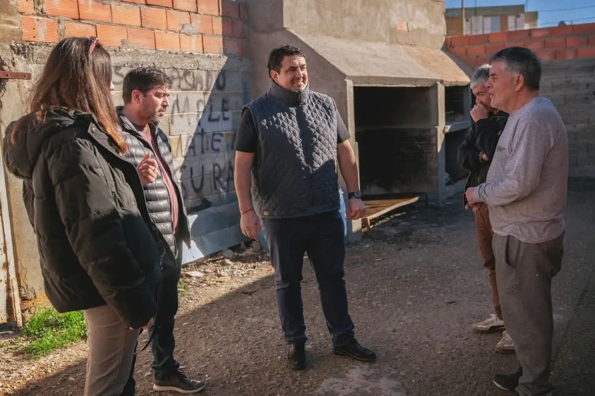 Trabajo territorial: Rawson y la vecinal del barrio 2 de Abril coordinan obras de limpieza y saneamiento ambiental
