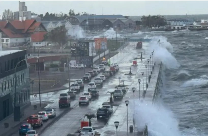 Tránsito interrumpido: Reducción de calzada en avenida Ducós por hundimiento asfáltico y piden circular a 20 km/h
