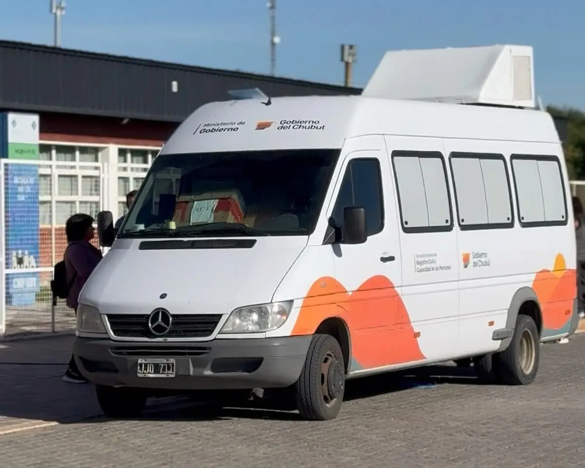 Servicios itinerantes: El Registro Civil Móvil continúa su recorrido por Dique Florentino Ameghino y Comodoro Rivadavia