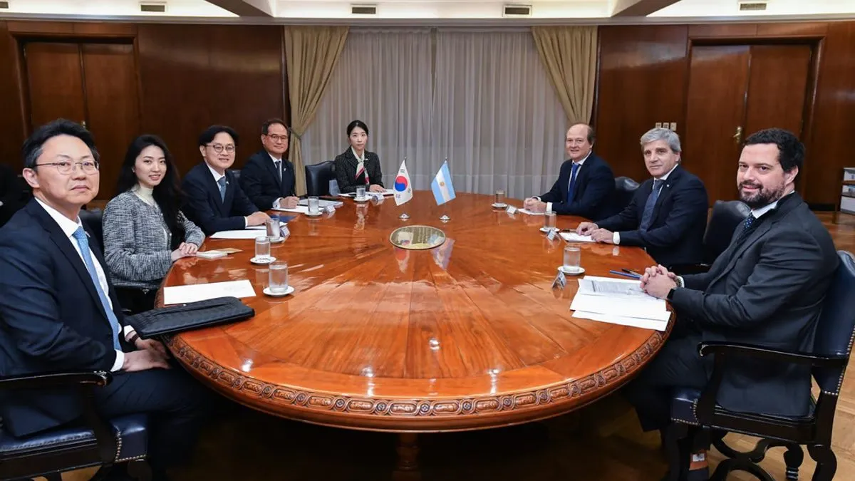 Luis Caputo se reunió con el ministro de Industria de Corea del Sur para potenciar inversiones estratégicas