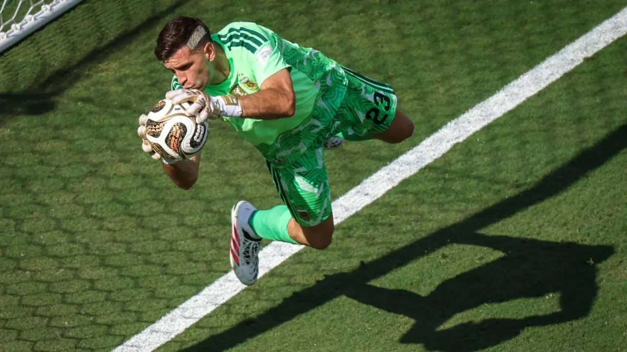 Se cayó el pase de «Dibu» Martínez a la Juventus