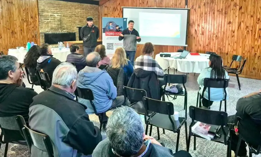 El ISSyS realizó un nuevo Taller de Alfabetización Digital para afiliados y jubilados de Rawson