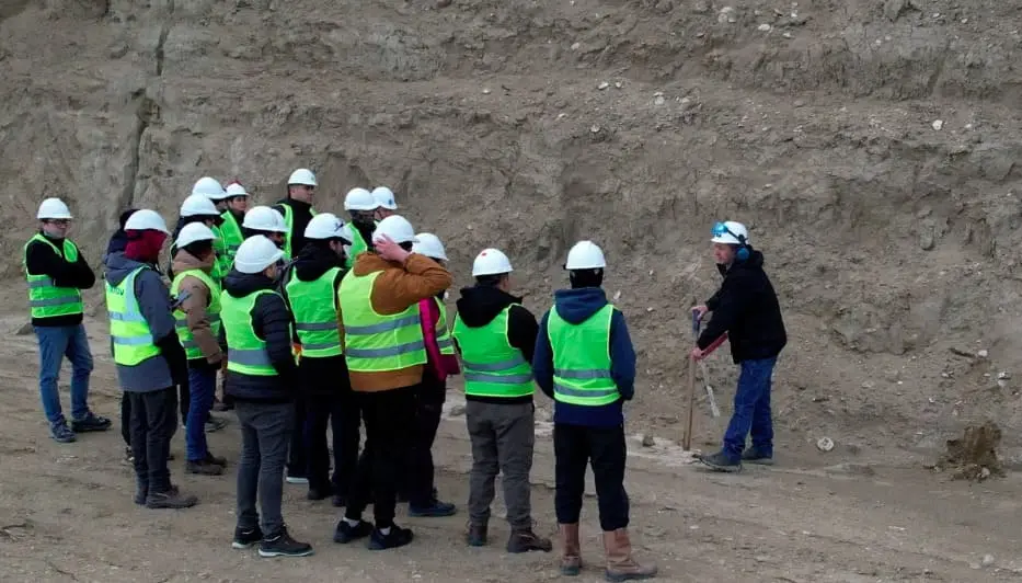 Futuros ingenieros analizaron en terreno las obras del Cerro Hermitte