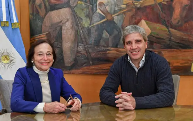 Caputo amarra millonario crédito y dólares