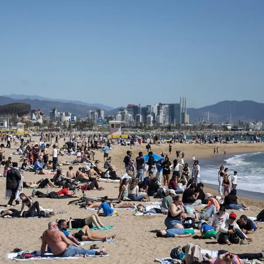 El déficit del turismo se redujo 27% en el primer semestre de 2026 por la caída de los viajes al exterior