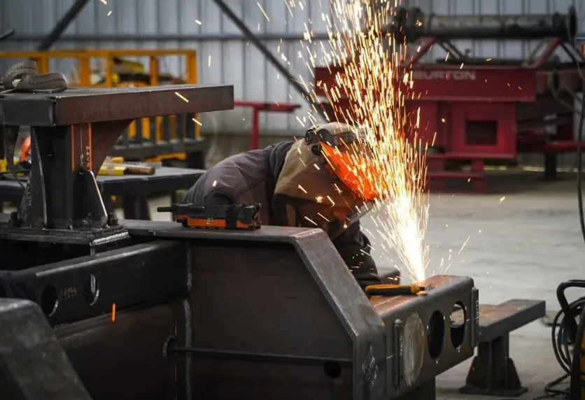 Industria en doble velocidad: la caída de la demanda interna frena la recuperación de las manufacturas