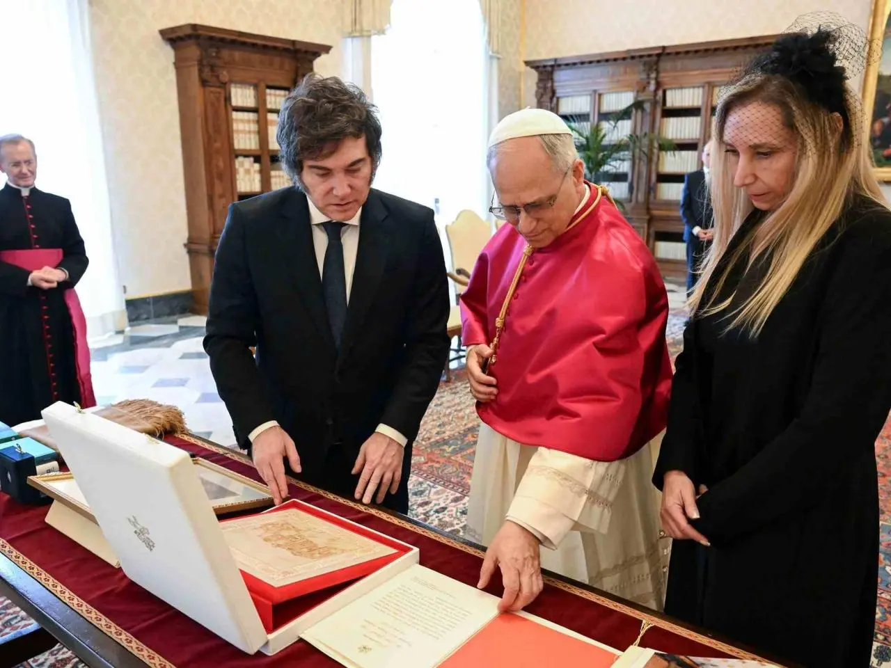 Karina Milei encabeza reunión por la visita del papa León XIV