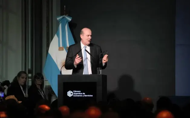 Sturzenegger admite pérdida de empleo formal pero culpa al monotributo