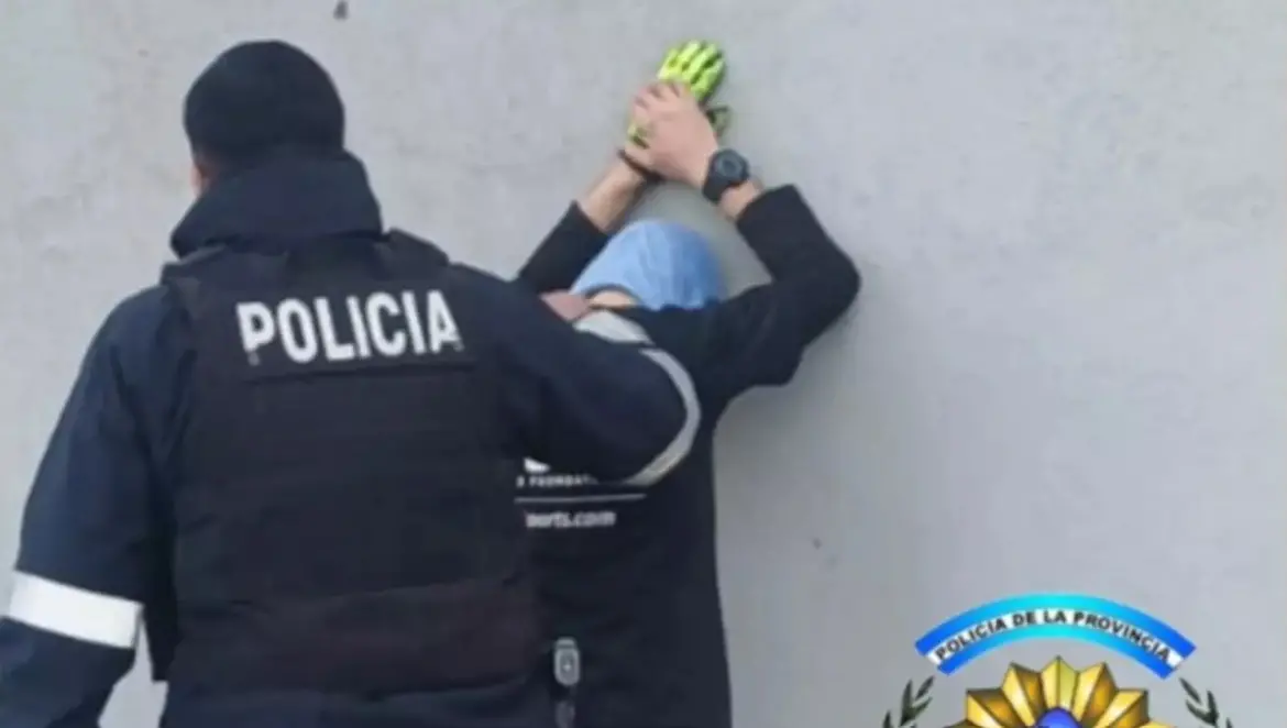 Escándalo en Trelew: escapó por los techos tras un robo y descubrieron que es empleado del Concejo Deliberante