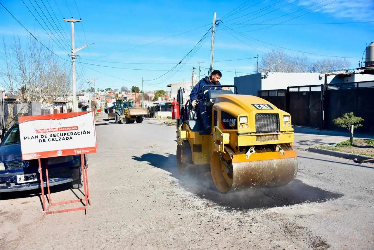Trelew repara la calle José Ingenieros en el barrio Tiro Federal