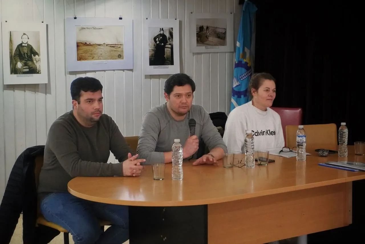 Funcionarios municipales de Rawson se reunieron con vecinos del ex IAC por la obra de la red de gas