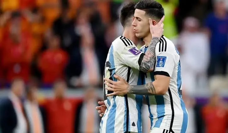 De pedirle que no se retire a despedirlo como campeón: la emotiva carta de Enzo Fernández a Lionel Messi
