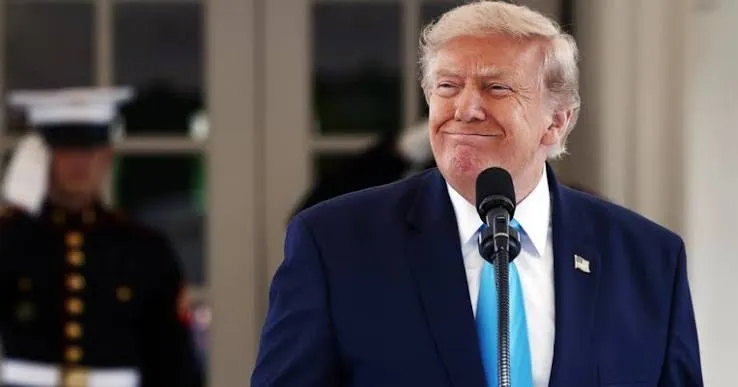 Trump asegura que este lunes se retomará el diálogo con Irán tras frenar una ofensiva militar
