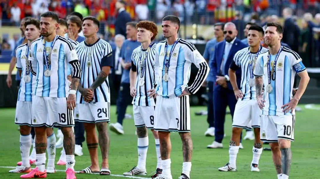 «Estamos con ustedes»: el emotivo mensaje de la Selección a Messi y los homenajes en la fecha del fútbol argentino