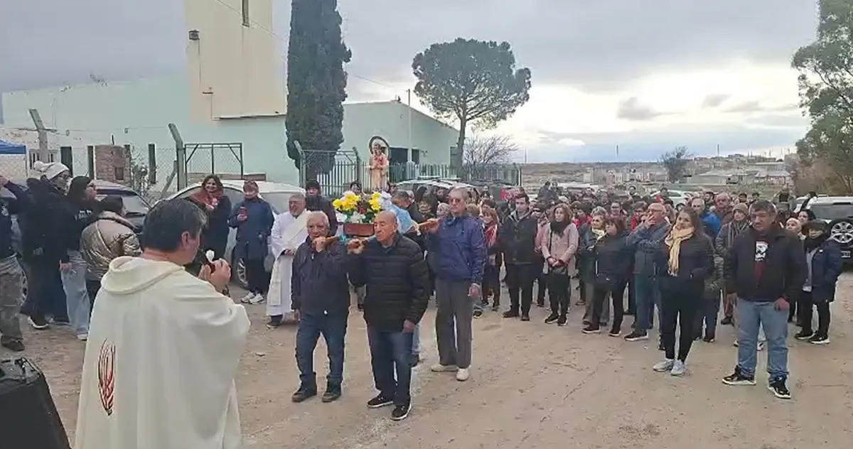Procesión en Trelew y Puerto Madryn en el día de San Cayetano con un pedido de pan y trabajo