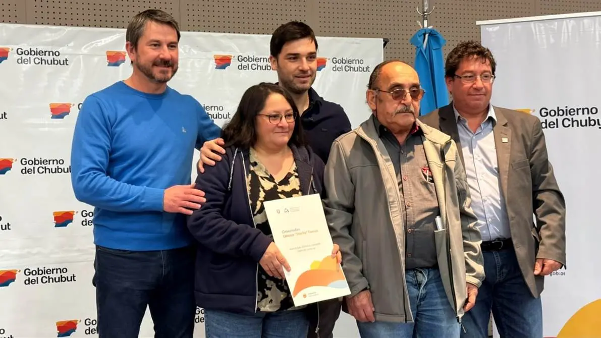 El IPV entregó 22 escrituras a familias de Trelew en un acto encabezado por ‘Nacho’ Torres