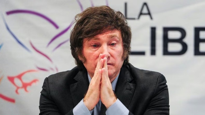 Encuesta en Buenos Aires: el 61,9% rechaza la gestión de Milei y más de la mitad votaría para terminar su gobierno El presidente Javier Milei con gesto pensativo