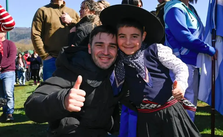 Aniversario de El Hoyo: Nacho Torres firmó convenios para ejecutar obras de vivienda, gas e infraestructura en la Comarca