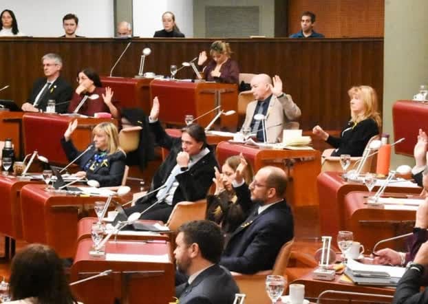 Ley de alivio financiero: fijan un tope del 25% a los descuentos salariales de los estatales chubutenses