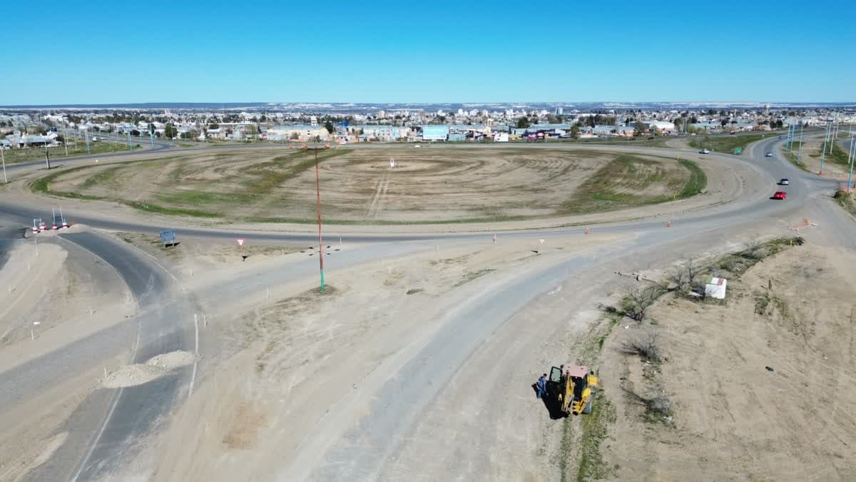 Vista aérea de la rotonda de acceso a Puerto Madryn en construcción
