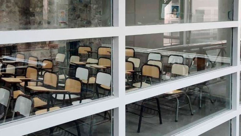 Docentes universitarios realizan un paro de 24 horas este martes 22 de septiembre Docentes universitarios realizan un paro este martes 22