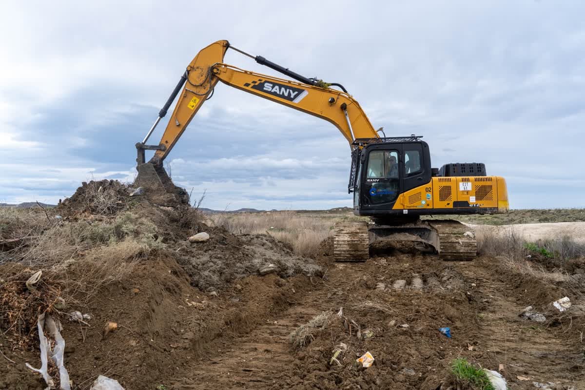 Comodoro Rivadavia reforzó la limpieza de canales en Km. 14 