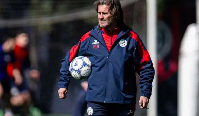 El clásico que paraliza al país y estrena técnico