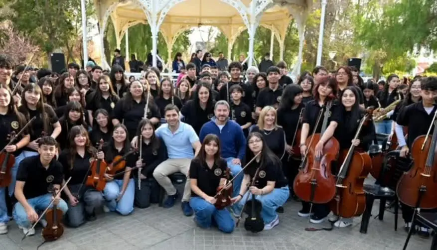 Orgullo para Chubut: Nacho Torres acompañó el último concierto de la Orquesta del INTA previo a su debut en el Colón