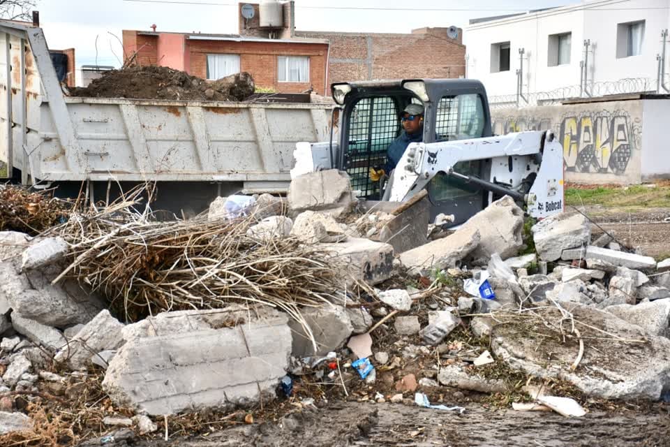 El Municipio de Trelew realiza un operativo de limpieza