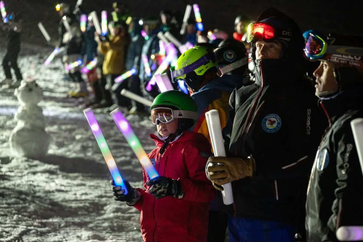 «Bajamos con un mensaje de inclusión»: La Hoya vibró con una emotiva edición de la Bajada de Luces