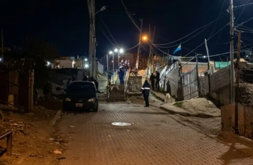 Comodoro Rivadavia: investigan el homicidio N° 12 tras un ataque a tiros en las escaleras del barrio Pietrobelli