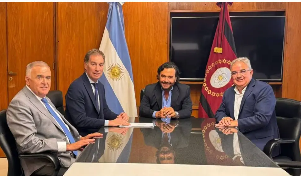 Negociaciones clave en la Casa Rosada: Santilli recibe a gobernadores por el Presupuesto y las PASO