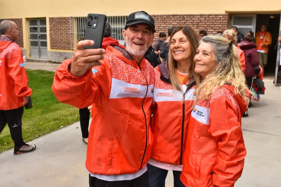 La ministra Florencia Papaiani se saca una selfie