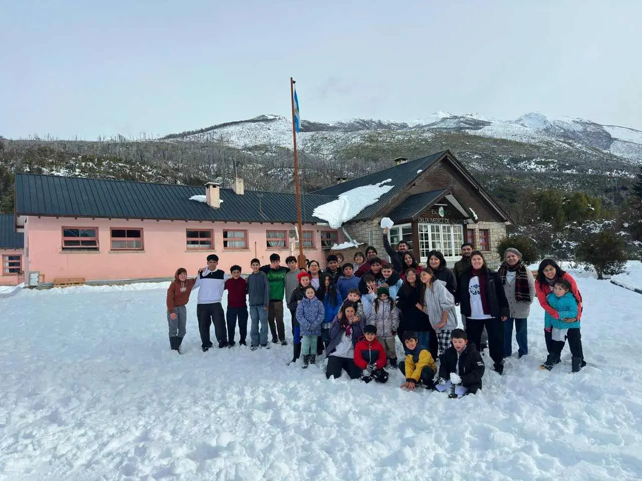 La Escuela N.° 25 de Villa Futalaufquen celebró sus 100 años de historia