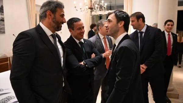 nacho torres junto a otros representantes