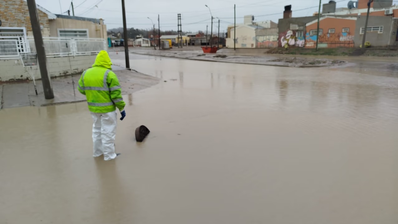 Temporal en Comodoro Rivadavia: cayeron 32 milímetros de lluvia y el SMN reduce el nivel de alerta