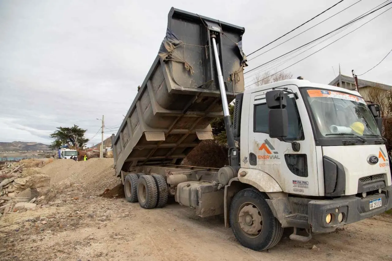 Comodoro: Vialidad Urbana interviene la costa de Km. 5 por la erosión marina