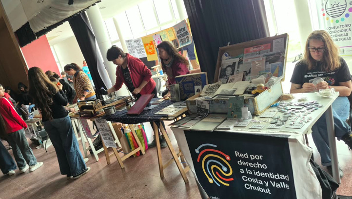 Alumnos de Madryn brillaron en «Valijas por la memoria»