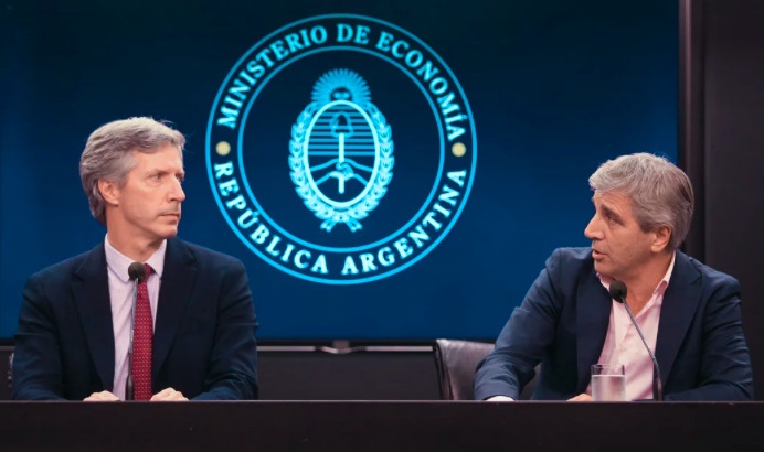 Amplían la denuncia a Caputo y piden allanar el BCRA