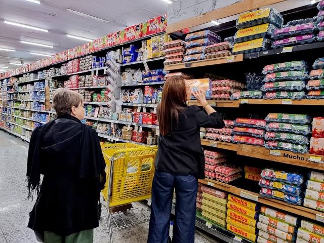 La brecha de precios en Argentina: la canasta básica en la Patagonia cuesta $13.000 más que en el Norte