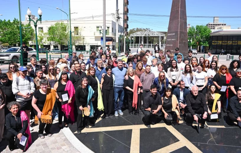 Trelew recibió a una delegación de Gales y Merino planteó profundizar los vínculos con la ciudad natal de Lewis Jones