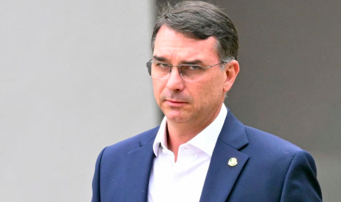 Desestimaron la denuncia contra Flávio Bolsonaro