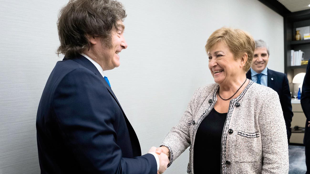 El FMI reconoció los avances en la estabilización económica de Argentina El FMI aconseja a Argentina extender los beneficios a trabajadores