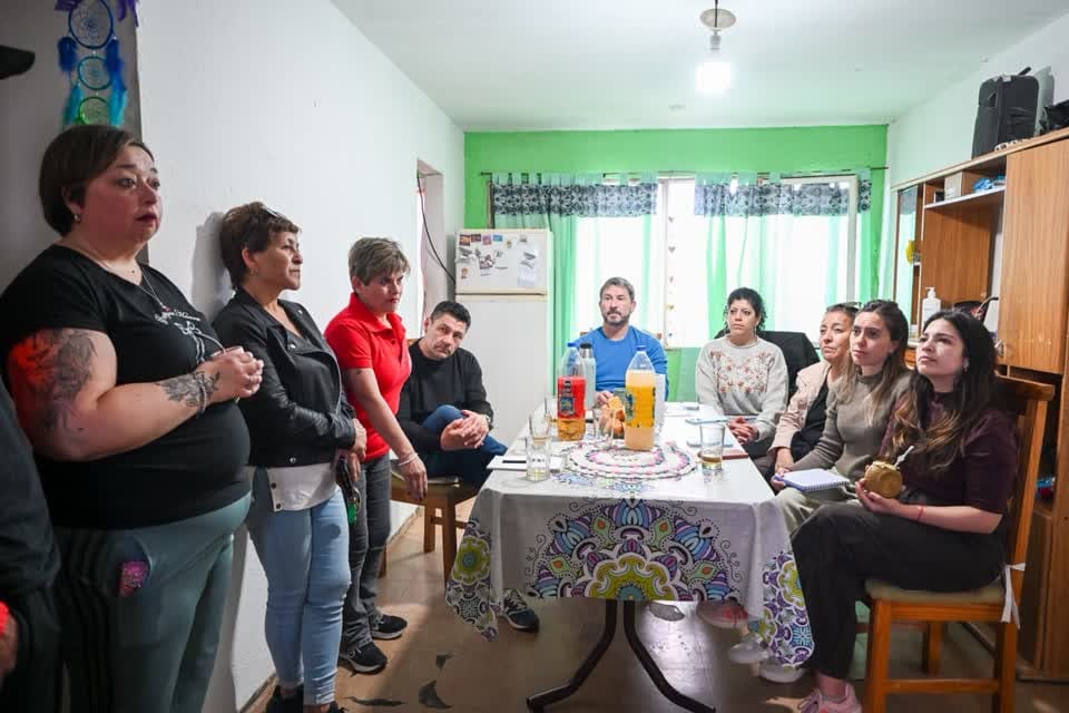 Gerardo Merino se reúne con vecinos del barrio Constitución